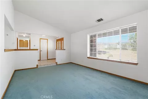 Living - 8451 Sky Hbr, Phelan, CA 92371 photo 4 of 9