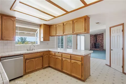 Kitchen - 8451 Sky Hbr, Phelan, CA 92371 photo 2 of 5