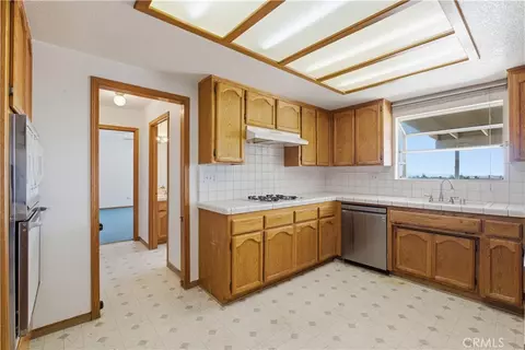 Kitchen - 8451 Sky Hbr, Phelan, CA 92371 photo 5 of 5