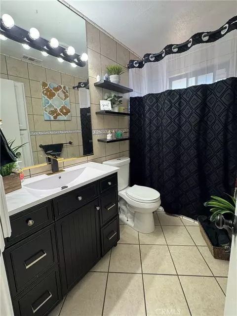 Bath - 11968 Bornite Ave, Hesperia, CA 92345 photo 1 of 1