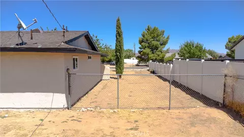 Exterior - 15576 Ute Rd, Apple Valley, CA 92307 photo 3 of 6