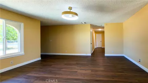 Living - 15576 Ute Rd, Apple Valley, CA 92307 photo 3 of 4