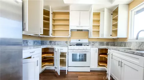Kitchen - 15576 Ute Rd, Apple Valley, CA 92307 photo 2 of 3