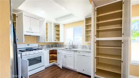 Kitchen - 15576 Ute Rd, Apple Valley, CA 92307 photo 3 of 3