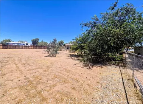 Exterior - 10790 Jamul Rd, Apple Valley, CA 92308 photo 10 of 16
