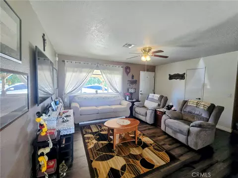 Living - 10790 Jamul Rd, Apple Valley, CA 92308 photo 2 of 4