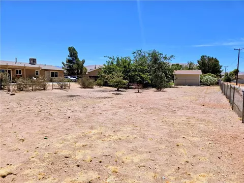 Exterior - 10790 Jamul Rd, Apple Valley, CA 92308 photo 9 of 16