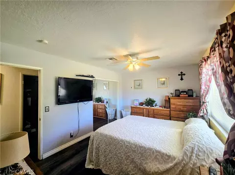 Bedroom - 10790 Jamul Rd, Apple Valley, CA 92308 photo 4 of 6