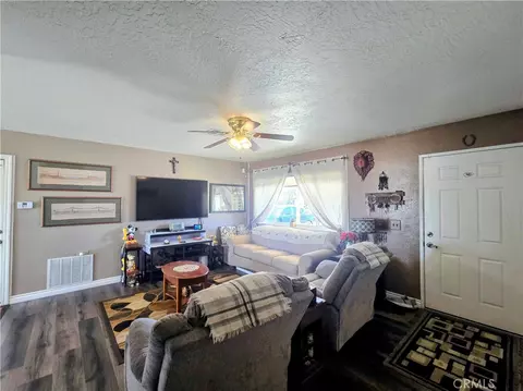 Living - 10790 Jamul Rd, Apple Valley, CA 92308 photo 1 of 4