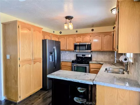 Kitchen - 10790 Jamul Rd, Apple Valley, CA 92308 photo 2 of 4