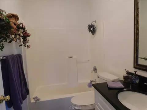 Bath - 8934 Japatul Rd, Apple Valley, CA 92308 photo 2 of 5
