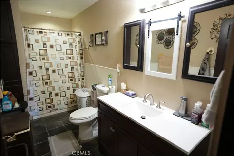 Bath - 1041 Antelope Ln, Barstow, CA 92311 photo 1 of 1