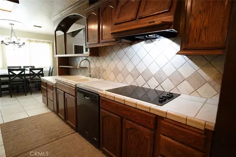 Kitchen - 1041 Antelope Ln, Barstow, CA 92311 photo 1 of 2