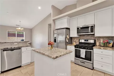 Kitchen - 17889 Sycamore, Hesperia, CA 92345 photo 2 of 4