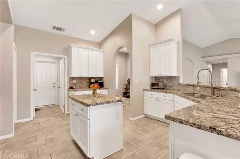 Entry Way - 17889 Sycamore, Hesperia, CA 92345 photo 5 of 10