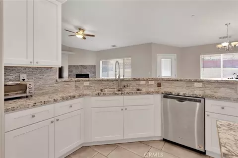 Kitchen - 17889 Sycamore, Hesperia, CA 92345 photo 3 of 4