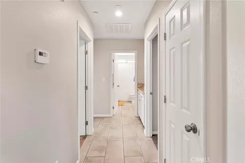 Entry Way - 17889 Sycamore, Hesperia, CA 92345 photo 7 of 10