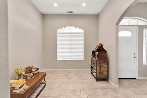 Entry Way - 17889 Sycamore, Hesperia, CA 92345 photo 2 of 10