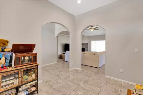 Entry Way - 17889 Sycamore, Hesperia, CA 92345 photo 3 of 10