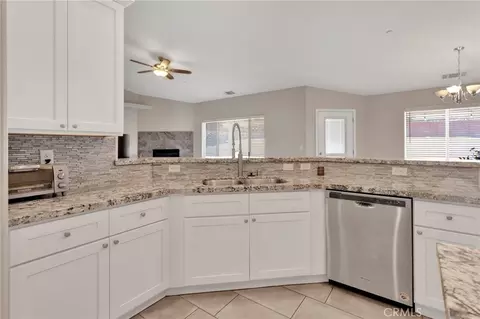 Kitchen - 17889 Sycamore, Hesperia, CA 92345 photo 3 of 4