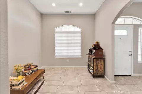 Entry Way - 17889 Sycamore, Hesperia, CA 92345 photo 2 of 10