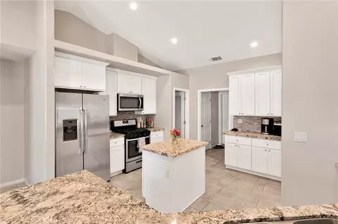 Kitchen - 17889 Sycamore, Hesperia, CA 92345 photo 4 of 4