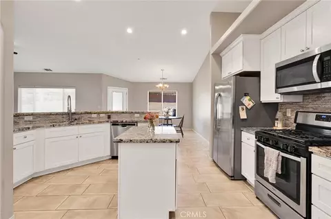 Kitchen - 17889 Sycamore, Hesperia, CA 92345 photo 1 of 4