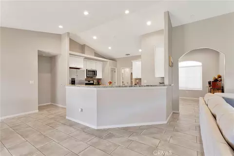 Entry Way - 17889 Sycamore, Hesperia, CA 92345 photo 6 of 10