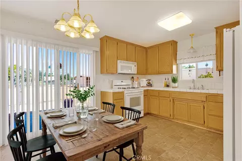 Dining - 14570 Gayhead, Apple Valley, CA 92307 photo 1 of 1