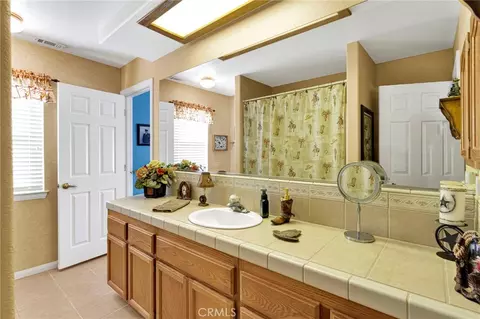 Bath - 14570 Gayhead, Apple Valley, CA 92307 photo 4 of 5