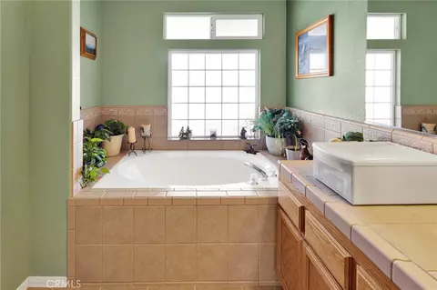Bath - 14570 Gayhead, Apple Valley, CA 92307 photo 2 of 5