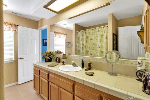 Bath - 14570 Gayhead, Apple Valley, CA 92307 photo 4 of 5