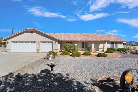 Exterior - 14570 Gayhead, Apple Valley, CA 92307 photo 12 of 14