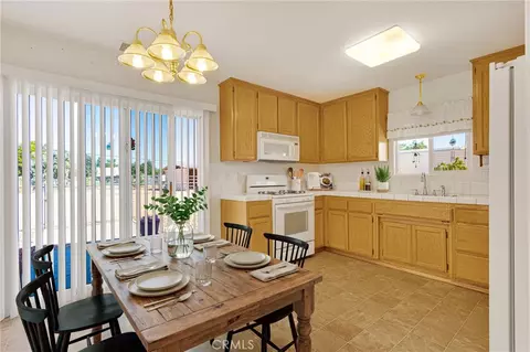 Dining - 14570 Gayhead, Apple Valley, CA 92307 photo 1 of 1