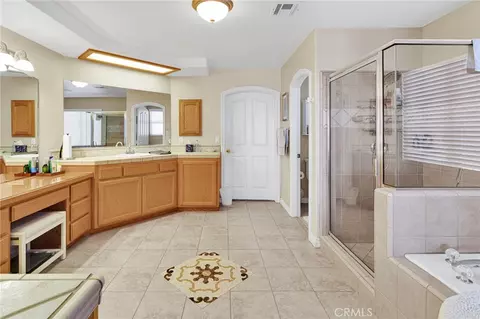 Bath - 12638 Remington Rd, Apple Valley, CA 92308 photo 2 of 7