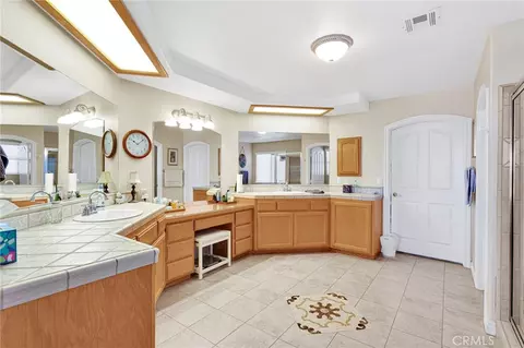 Bath - 12638 Remington Rd, Apple Valley, CA 92308 photo 1 of 7