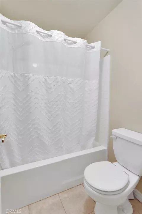 Bath - 12638 Remington Rd, Apple Valley, CA 92308 photo 6 of 7