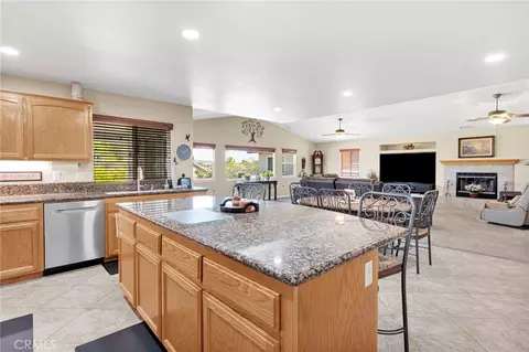 Kitchen - 12638 Remington Rd, Apple Valley, CA 92308 photo 4 of 5