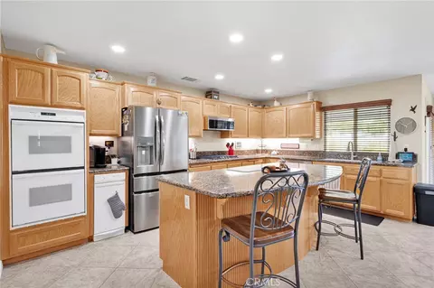 Kitchen - 12638 Remington Rd, Apple Valley, CA 92308 photo 3 of 5