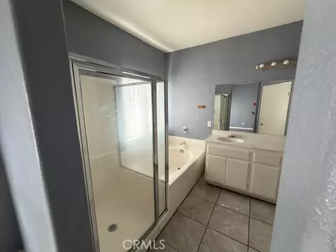 Bath - 13178 Pacific Ter, Victorville, CA 92392 photo 1 of 2