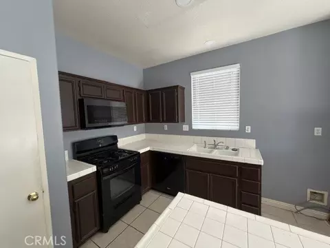 Kitchen - 13178 Pacific Ter, Victorville, CA 92392 photo 2 of 2