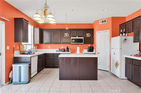 Kitchen - 13896 Nettle, Hesperia, CA 92344 photo 3 of 3