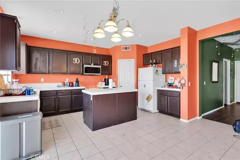 Kitchen - 13896 Nettle, Hesperia, CA 92344 photo 1 of 3