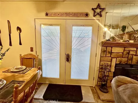 Entry Way - 22122 Goshute, Apple Valley, CA 92307 photo 3 of 7