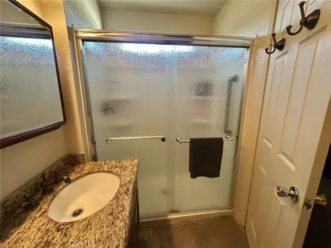 Bath - 22122 Goshute, Apple Valley, CA 92307 photo 3 of 3