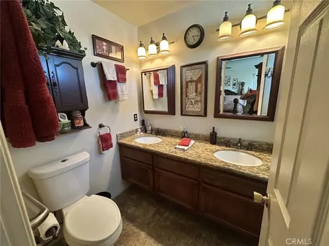 Bath - 22122 Goshute, Apple Valley, CA 92307 photo 2 of 3