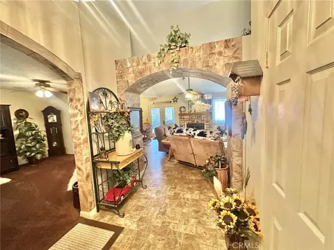 Entry Way - 22122 Goshute, Apple Valley, CA 92307 photo 2 of 7