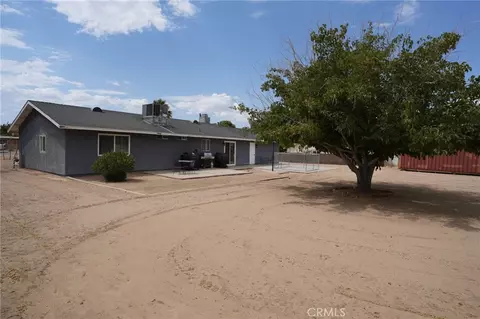 Exterior - 11385 Shahaptain Rd, Hesperia, CA 92345 photo 7 of 10