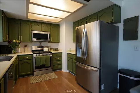 Kitchen - 11385 Shahaptain Rd, Hesperia, CA 92345 photo 2 of 2