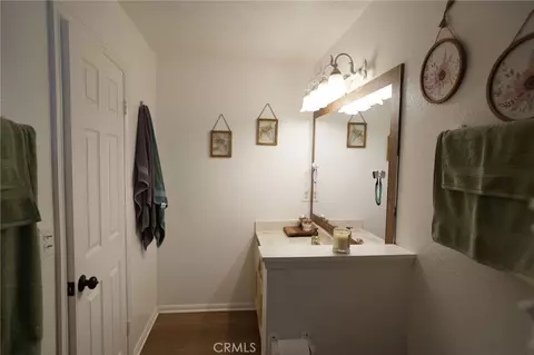 Bath - 11385 Shahaptain Rd, Hesperia, CA 92345 photo 2 of 4